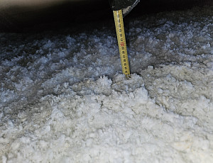 Zateplení stropu rodinného domu pomocí foukané izolace